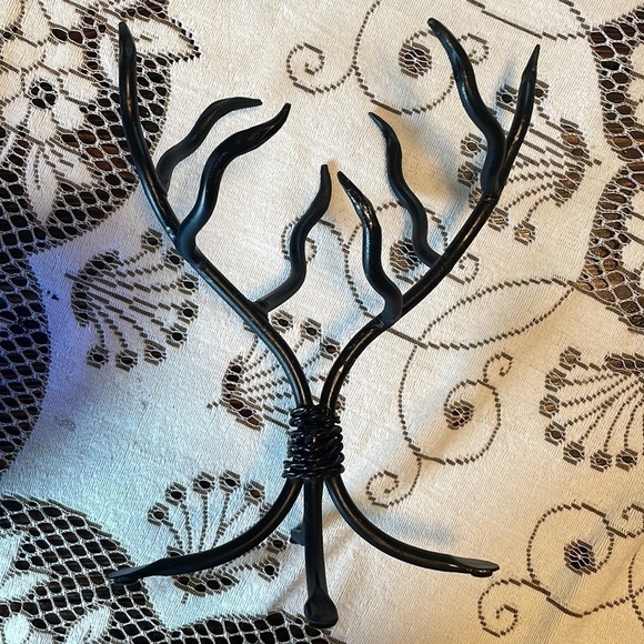 💓Host Pick💓 Cobalt Blue Handblown Heart Shaped Vase Metal Hugging Vines - Picture 6 of 15